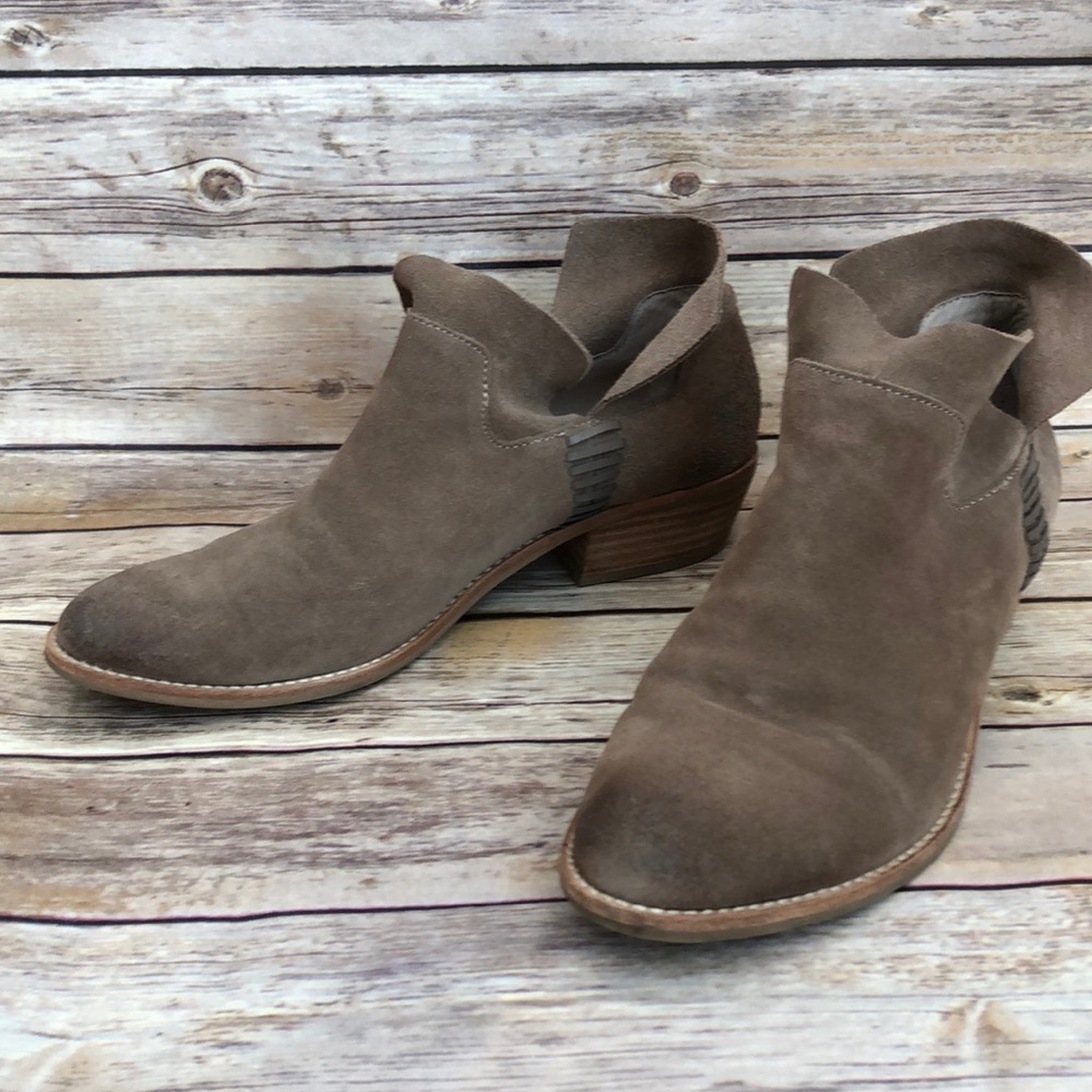 Dolce Vita Tan Suede Soft Ankle Bootie 8.5 Wore 2x